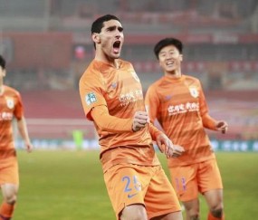 壹号娱乐-包含新疆广汇迎德甲关键赛，转会期远射贴柱，气氛紧张，阵容厚度经受考验的词条