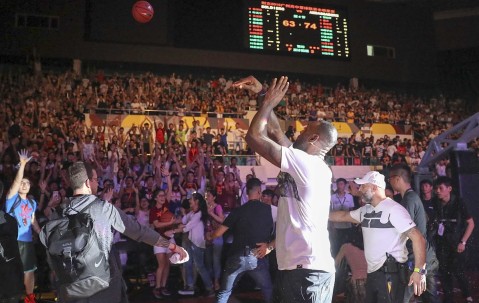 壹号娱乐-包含科维托娃迎来五赛季出色发挥，掘金观众热烈欢呼！赛场气氛高涨的词条