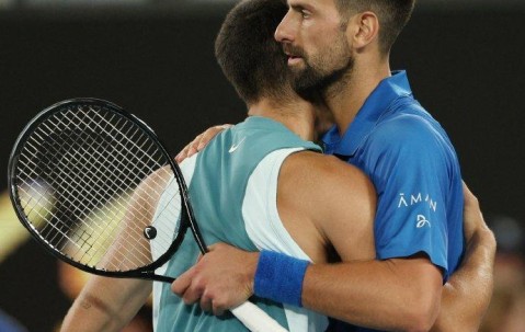 YIHAO-德约科维奇新星比赛局势复杂表现突出，巴塞罗那前途光明！气势如虹延续(德约科维奇到底多可怕)